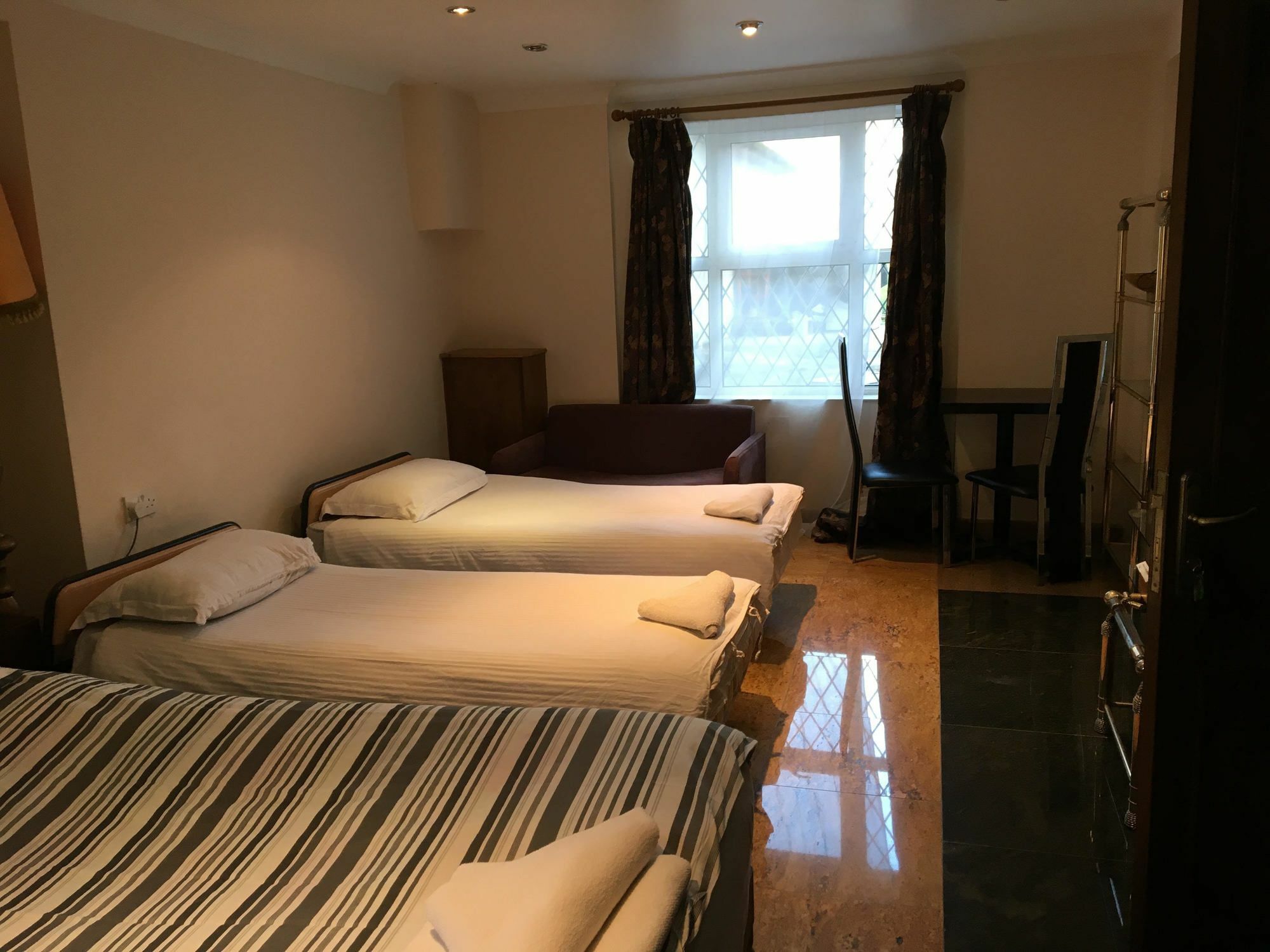 Aron Guest House Ealing Exterior photo